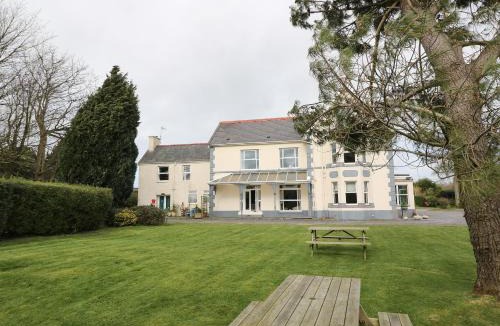 Bont Newydd House | Muriau Park