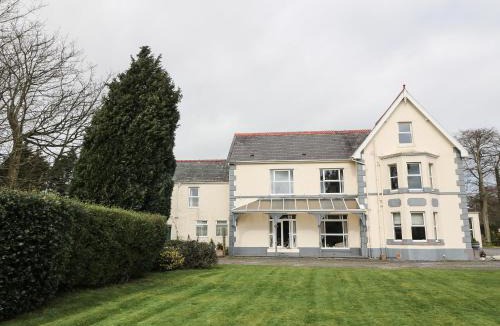 Bont Newydd House | Muriau Park