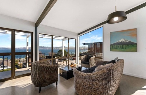 Hilltop House | Muritai - Size! Location! Views!