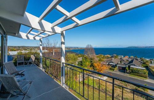 Hilltop House | Muritai - Size! Location! Views!