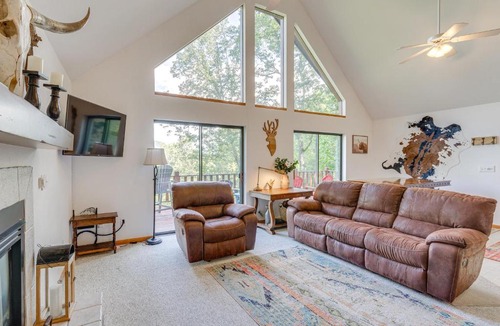 Upper Peachtree House | Murphy Cabin with Deck and Sweeping Mountain Views!