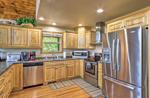 Murphy Cabin | Murphy Chalet w/ Fire Pit & Stunning Mountain View