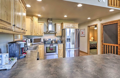 Murphy Cabin | Murphy Chalet w/ Fire Pit & Stunning Mountain View