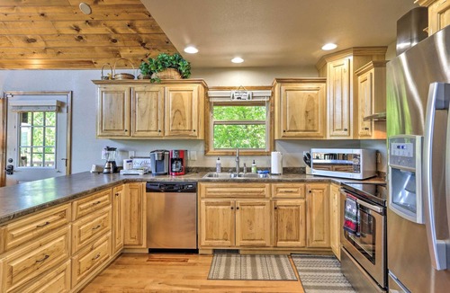 Murphy Cabin | Murphy Chalet w/ Fire Pit & Stunning Mountain View