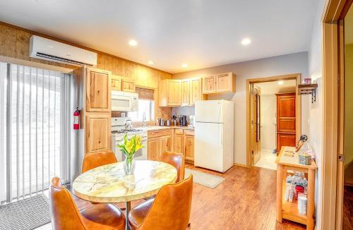 Murphysboro Apartment | Murphysboro Retreat w/Deck Near Kinkaid Lake!