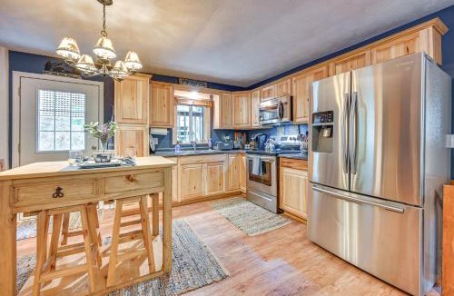 Almo House | Murray Cabin w/Hot Tub: Walk to Kentucky Lake!