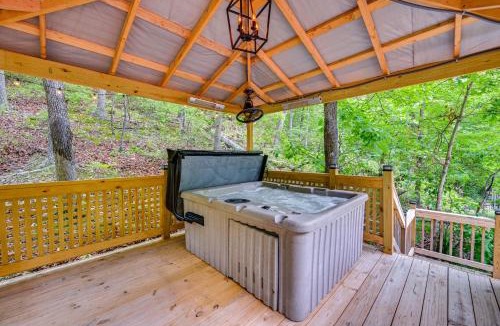 Almo House | Murray Cabin w/Hot Tub: Walk to Kentucky Lake!