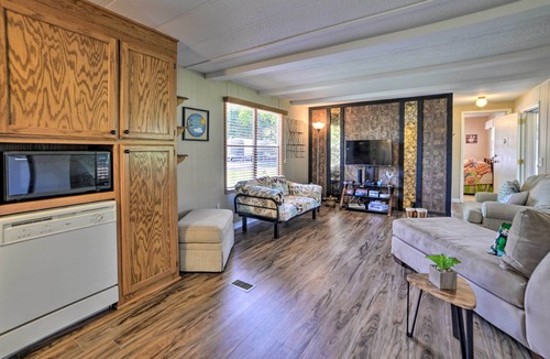 Murray Cabin | Murray Getaway w/Deck: Near Fishing & Boating!