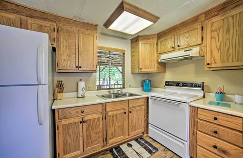 Murray Cabin | Murray Getaway w/Deck: Near Fishing & Boating!