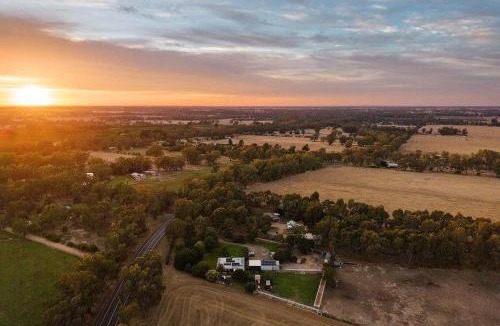 Koonoomoo House | Murray Haven Farm Stay by Tiny Away