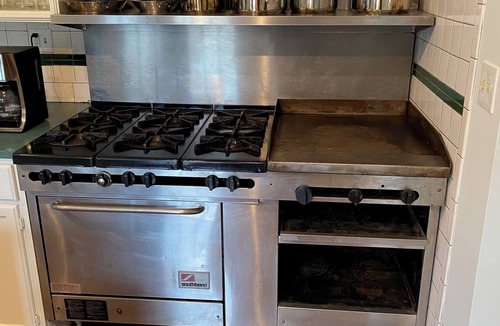 Historic District House | "MUSE HAVEN" - Spacious Relaxing Retreat, Pet-Friendly