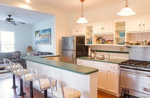 Historic District House | "MUSE HAVEN" - Spacious Relaxing Retreat, Pet-Friendly