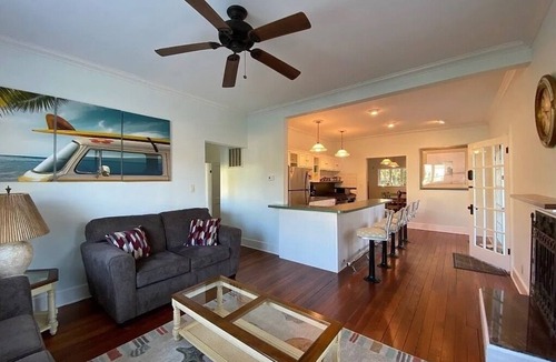 Historic District House | "MUSE HAVEN" - Spacious Relaxing Retreat, Pet-Friendly