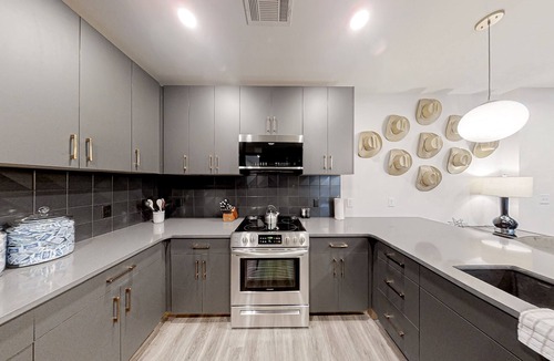 Rolling Mill Hill Condo | Muse | Modern condo in great downtown location with balcony & rooftop lounge