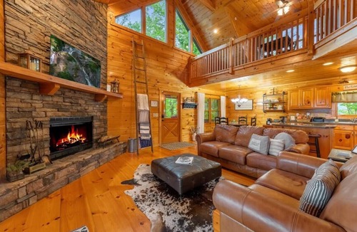 Ellijay Cabin | *Muses Lodge*$Views|Ellijay|Relax|Fire Pit|Hot Tub