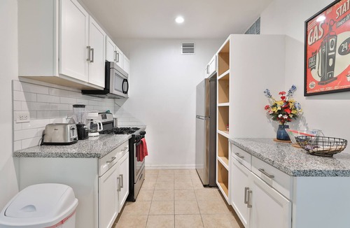 South Central Houston Apartment | Museum District - 3Br/2Ba Sunny apartment with King Bed