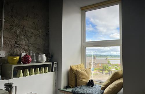 Newburgh Apartment | ‘Museum Loft’ Scotland’s Wee Hat Museum