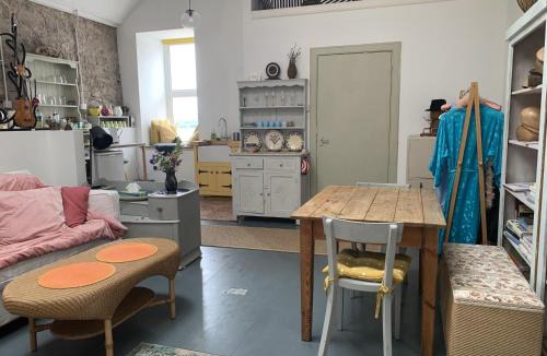 Newburgh Apartment | ‘Museum Loft’ Scotland’s Wee Hat Museum