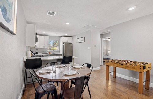 MacGregor Apartment | Museums Cozy Med Center Apt | BBQ Fire Pit Games