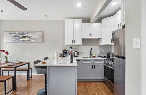 MacGregor Apartment | Museums Med Center Flat | Games WiFi Fire Pit BBQ