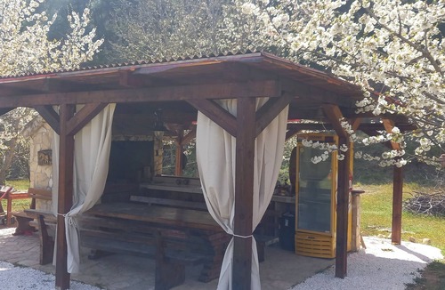 Skradin Cottage | Mushroom house - Sleeps 4 - Pets Ok - Parking