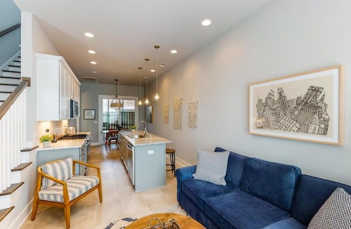 Hadley - Washington House | Music Chic & Retro Heights