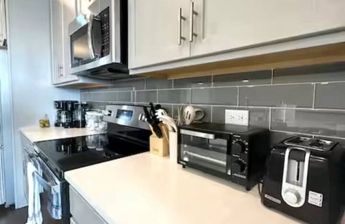 Katie Hill Neighborhood House | Music City 10 Min to Down Town Rooftop Views