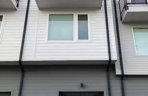 Katie Hill Neighborhood House | Music City 10 Min to Down Town Rooftop Views
