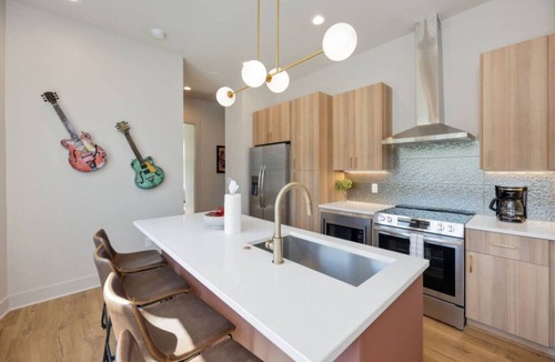 Radnor House | Music City Abode | Roof Lounge + Modern Design