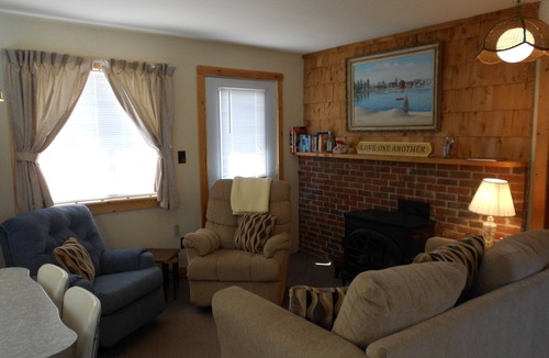 Grand Marais Cottage | Music makers' cottage
