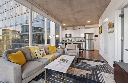 Music Row Apartment | Music Row 11th Floor Corner Apt. Breathtaking View