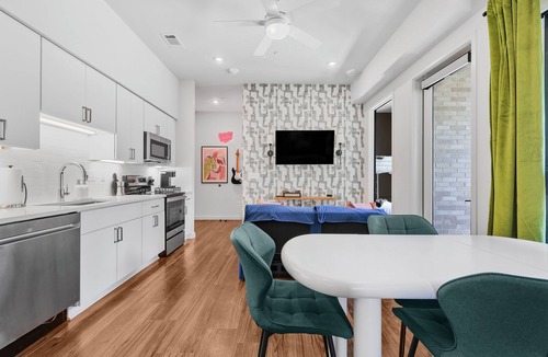 Edgehill Condo | Music Row Bungalow-Pool-Free parking-Rooftop-Near Gulch, Vanderbilt & Broadway