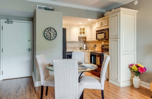 Edgehill Condo | Music Row Condo in Spence Manor/Guitar Shaped Pool