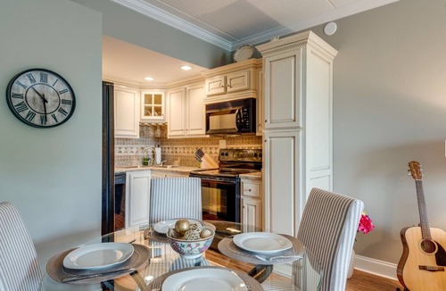 Edgehill Condo | Music Row Condo in Spence Manor/Guitar Shaped Pool