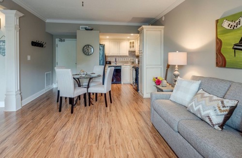 Edgehill Condo | Music Row Condo in Spence Manor/Guitar Shaped Pool