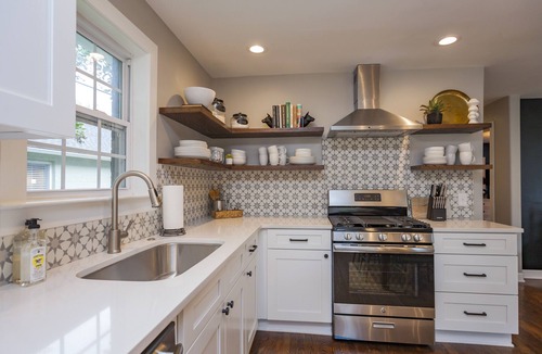 Edgehill House | Music Row Honey! Walk to Broadway! Off ST Parking!