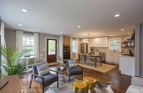 Edgehill House | Music Row Honey! Walk to Broadway! Off ST Parking!