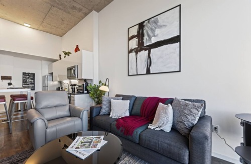 Music Row Apartment | Music Row Penthouse-Great Skyline view -Music Vibe