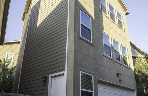 Greater East End House | 🎵Musical Getaway in East Downtown |Luxury Townhome