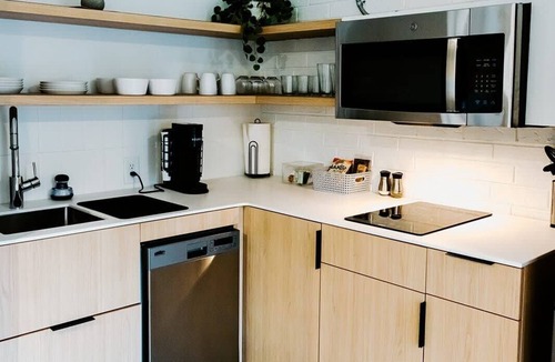 Edgehill Apartment | Musician's Suite: Luxe Music Row Stay, Walk to Gulch!