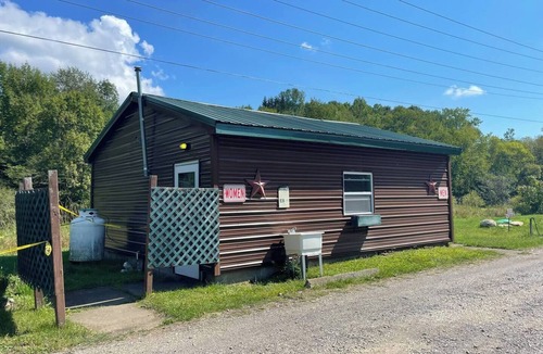 Black Creek RV Rental | Musician’s Glamping Cabin Near Allegany State Park & Ellicottville