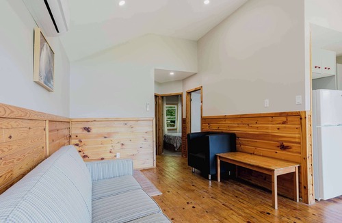Muskoka Lakes Cottage | Muskoka 2-bedroom Cottage (Pier 100 #10)
