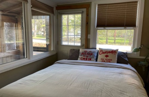 Gravenhurst Cottage | Muskoka Cottage, Bunkie + Sauna-1.5 hrs from TO!
