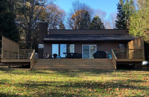 Lake of Bays Cottage | Muskoka, Cozy 3 Bedroom/2 Bathroom Cottage located on the coveted Lake of Bay