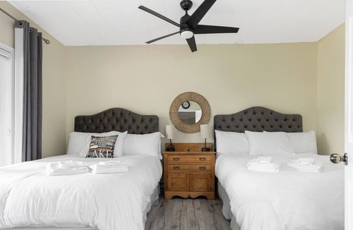 Bracebridge Cottage | Muskoka Gem: 10pp/fireplaces/canoe/kayaks