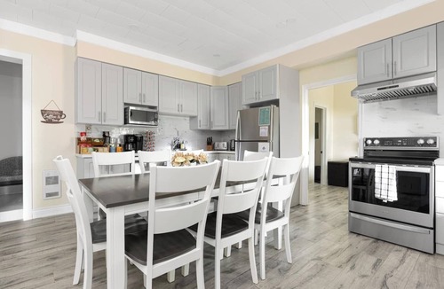 Bracebridge Cottage | Muskoka Gem: 8pp/fireplaces/canoe/kayaks