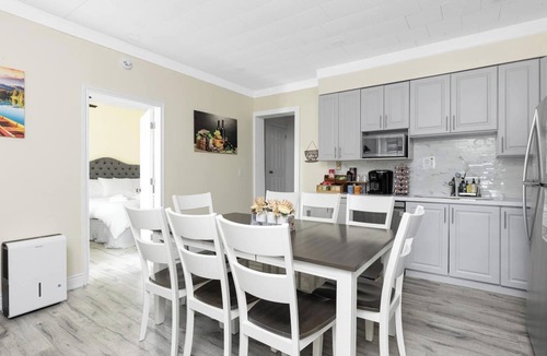 Bracebridge Cottage | Muskoka Gem: 8pp/fireplaces/canoe/kayaks