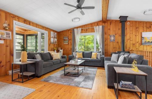 Bracebridge House | Muskoka Gem 8ppfireplacescanoekayaks