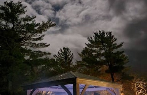 Honey Harbour Cottage | Muskoka Honey Harbour Getaway with Hot Tub!