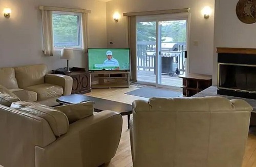Gravenhurst Resort | Muskoka House at Granite Ridge